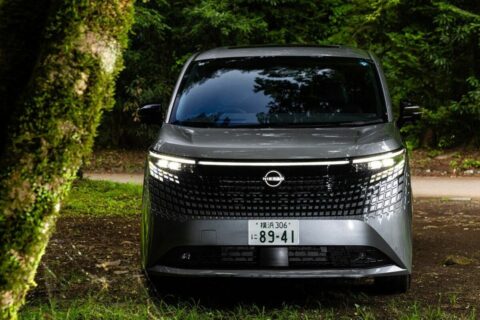 ライバル｢アルファード/ヴェルファイア｣にない､日産らしい”運転する楽しさ”…新型｢エルグランド｣の特異性 | ライフ | 東洋経済オンライン
