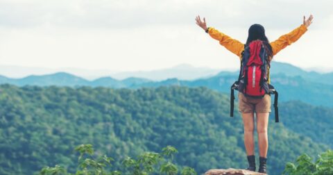 人生にはあらゆることをする時間はなくても、何かをする時間はある。それは、リスクを取り、思い切った冒険をする時間だ。 – 人生は気づかぬうちにすぎるから。「自分第一」で生きるための時間術