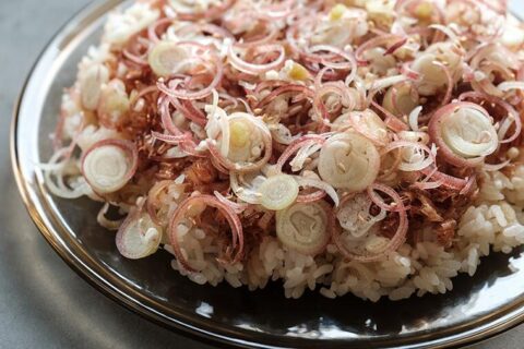 【具材はたった2つだけ】みょうがとおかかをどっさりのせたクイックちらし寿司は、締めのつもりがまた飲めちゃう!?