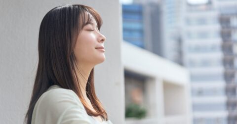 人生を「圧倒的に」ラクにする考え方・ベスト1 – 人生は気づかぬうちにすぎるから。「自分第一」で生きるための時間術