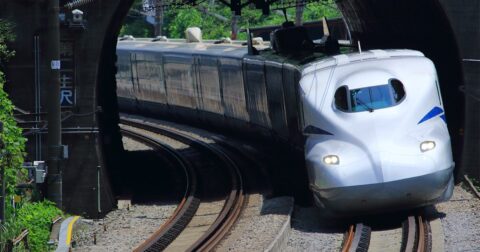 年収が高い鉄道会社ランキング2025【トップ5】5位はJR東海、1位は？ – 注目ランキング