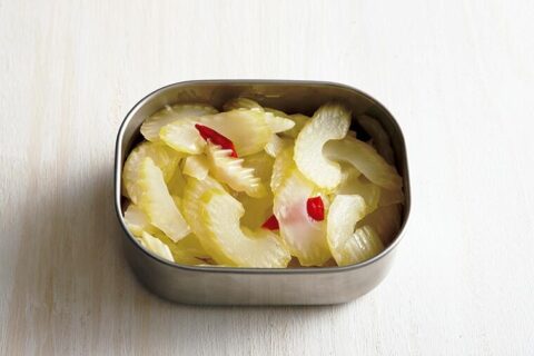 【ロカボレシピ】ついつい箸が進む魅惑の味わい「セロリの甘酢炒め」（全量の糖質5.6g）