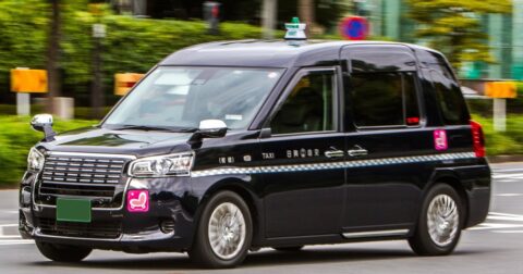「感じの悪い人」がタクシー車内で無意識にやっているNG行動【現役運転手が明かす】 – それって本当？クルマの「当たり前」