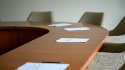 短ければ短いほどいい｢アマゾンの社内会議｣…プレゼンの成否を決定づける”冒頭15分の沈黙”で行われていること | キャリア・教育 | 東洋経済オンライン