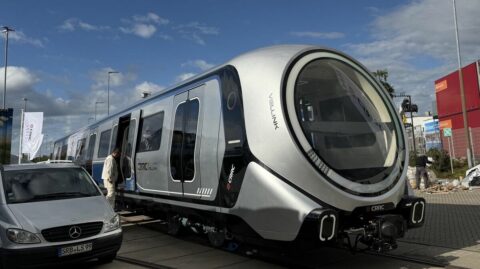 イノトランス2026開幕､中国新型車両が放つ異彩　SF超えた鉄道？未来志向デザインとAI技術の衝撃 | ビジネス | 東洋経済オンライン
