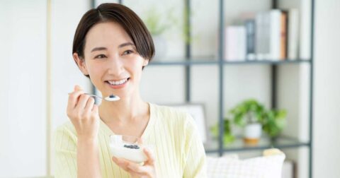 「ブルーベリーは目にいい」はほぼ都市伝説？ 眼科医が本当に食べてほしいもの – 100歳アイ