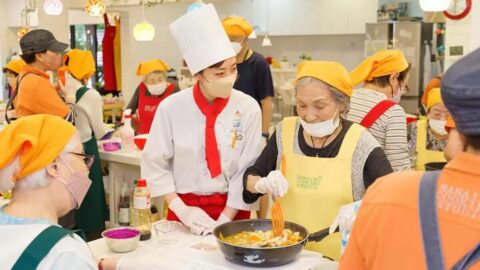 献立を考え､包丁を握り､火加減を見る…料理は前頭前野をフルに使う｢脳活｣だ―80代が包丁を握るデイサービスの実践 | ライフ | 東洋経済オンライン