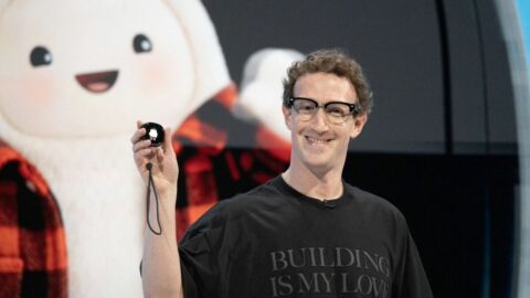 見た目はあの｢たまごっち｣にそっくり…メタがAIアシスタント専用の手のひらサイズ端末｢Muse Charm｣を発表 | 政治・経済・投資 | 東洋経済オンライン