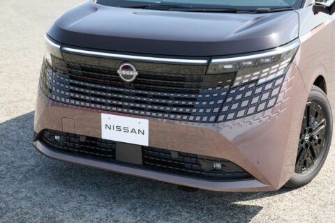 ライバル｢アルファード｣に対する優位点は走る楽しさと快適性能…日産の新型｢エルグランド｣に感じたGT-Rの面影 | ライフ | 東洋経済オンライン