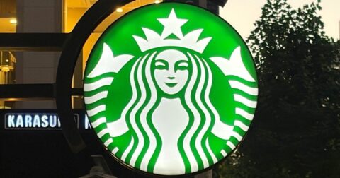【スタバ】「2店舗目で発見」「かわいすぎる」ハロウィン限定の“幻想的なグラス”猫耳がめっちゃキュート！「めちゃくちゃ好きです」《購入レビュー》 – これ、買ってよかった！