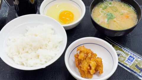 ｢度重なる値上げで客離れ｣｢苦戦続く｣ものの…リニューアルで強化！かつやの｢439円･とん汁モーニング｣に底力を感じた朝 | ライフ | 東洋経済オンライン