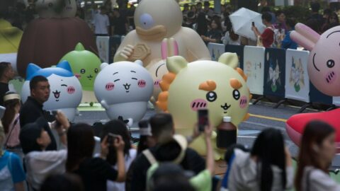 中国の若者が《ちいかわ》に熱狂､日中関係が悪くても｢こぞってグッズを買う｣その背景にある”若者の心を掴む理由” | ライフ | 東洋経済オンライン