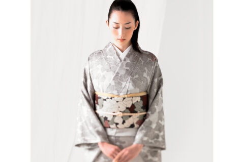 京都の老舗「永治屋清左衛門」が銀座で新作発表会を開催。特別展示やきものファッションショーも