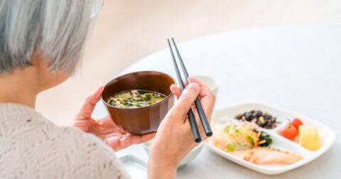 「塩分を控えたいけど味気ないのはイヤ」→医師がすすめる〈意外な食材〉がウマくて健康的だった！ – ニュースな本